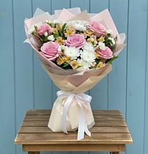 Букет цветов из:  Гвоздики, Орхидеи и Розы #REPLACE_PRED# Шарапово Чеховского района