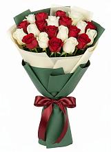 Букет Микс из красных и белых роз в Шарапово Чеховского района