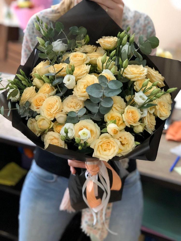 Букет цветов из: Розы и Лизиантусы в Шарапово Чеховского района