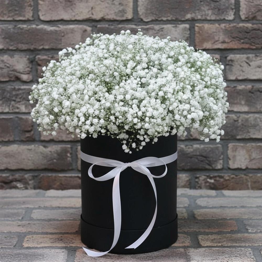 Цветочная композиция из Гипсофила в шляпной коробке в Шарапово Чеховского района