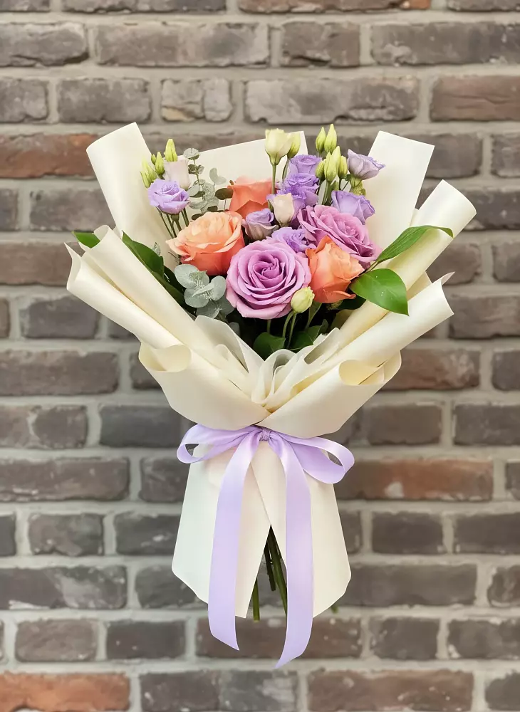 Букет цветов из: Лизиантусы и Розы в Шарапово Чеховского района