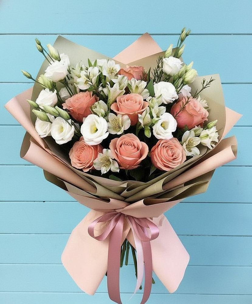 Букет цветов из: Розы, Альстромерии и Лизиантусы в Шарапово Чеховского района