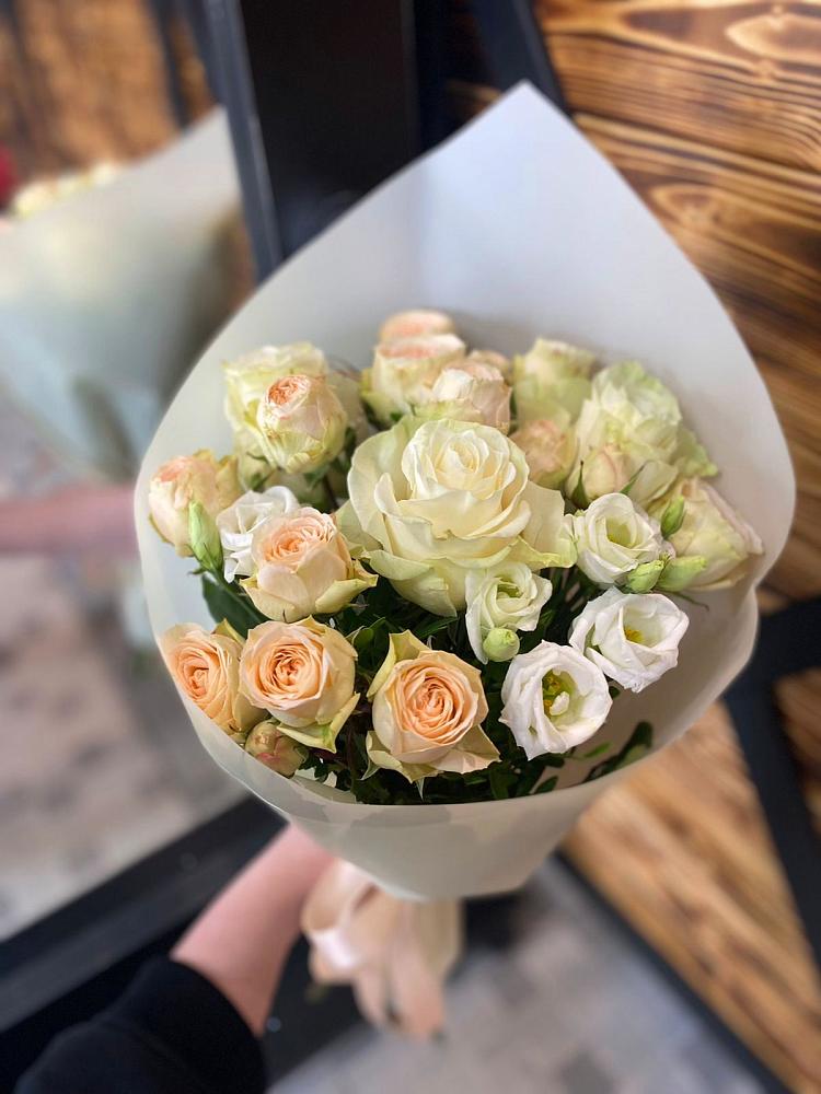 Букет цветов из: Розы и Лизиантусы в Шарапово Чеховского района